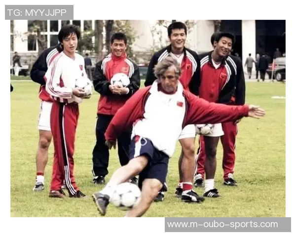 米卢引领快乐足球新时代打造激情四溢的绿茵场景